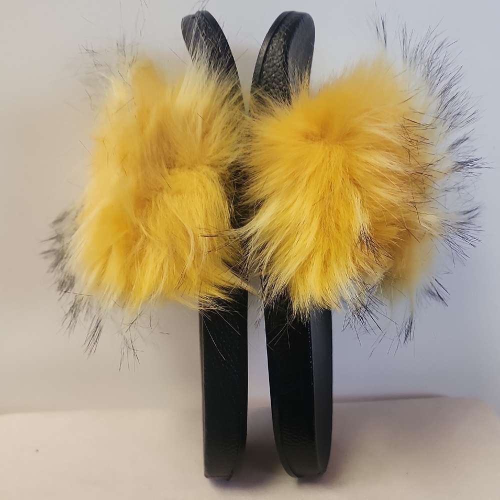 NIB. Set Of 2 Yellow and Blue Furry Slide Sandals. - Picture 4 of 12